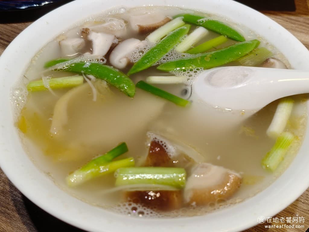 小北平麵食館 小北平麵食館菜單 小北平麵食館推薦 松山區美食 松山美食 中式料理 熱炒 酸菜肚片湯 湯不夠喝都可以續加,酸菜吃起來非常的清脆爽口,湯頭非常的鮮美,淡淡的酸味,喝起來非常開胃 @在地老饕阿府