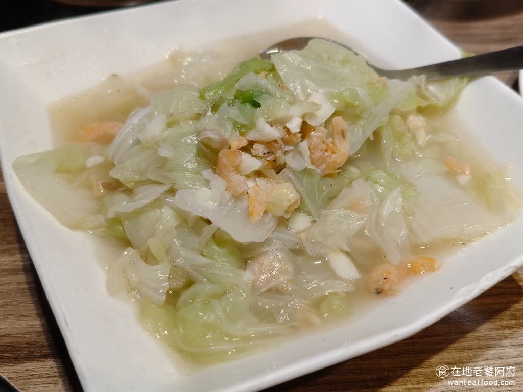 小北平麵食館 小北平麵食館菜單 小北平麵食館推薦 松山區美食 松山美食 中式料理 熱炒 開陽白菜 白菜吃起來的口感非常的爽脆,而且多汁,吃得到小蝦米的鹹香 @在地老饕阿府