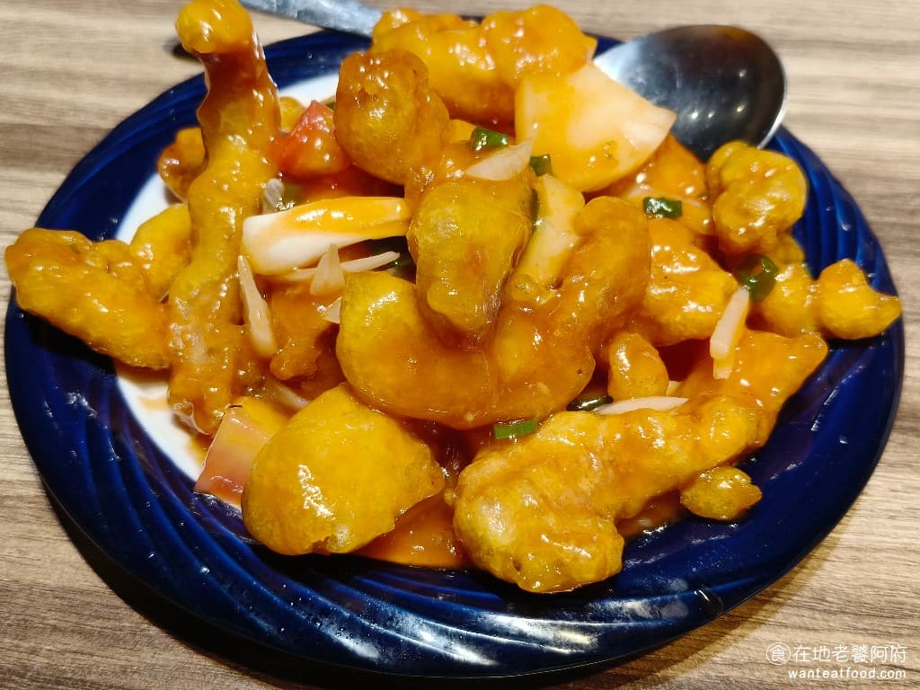 小北平麵食館 小北平麵食館菜單 小北平麵食館推薦 松山區美食 松山美食 中式料理 熱炒 糖醋里肌 外皮炸得非常酥脆,里肌肉吃起來不會很硬,外面裹上了濃濃的糖醋醬,吃起來又酸又嗆,非常好吃 @在地老饕阿府
