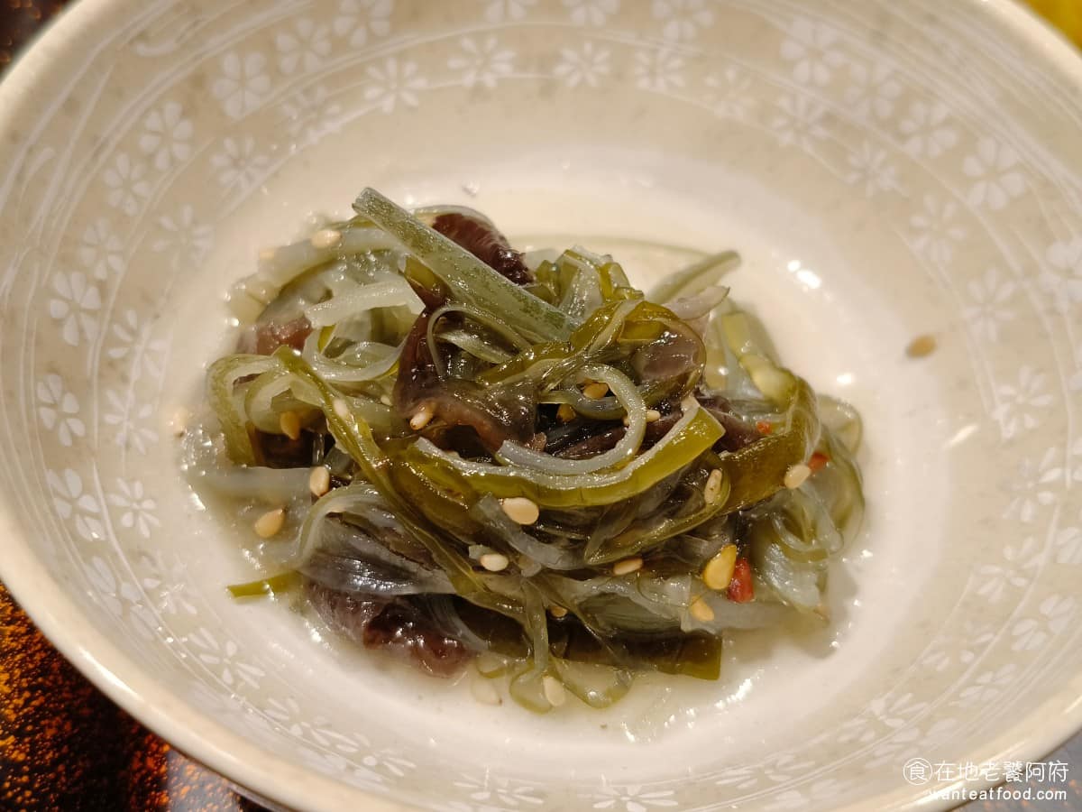 YAYOI彌生軒內湖瑞光店 YAYOI彌生軒內湖瑞光店菜單 YAYOI彌生軒內湖瑞光店推薦 小菜搭配的是海帶芽，吃起來冰冰涼涼的，鹹度也非常足夠，吃起來非常不錯。每次吃日式定食的時候，個人最喜歡吃的就是涼拌海帶芽。 @在地老饕阿府