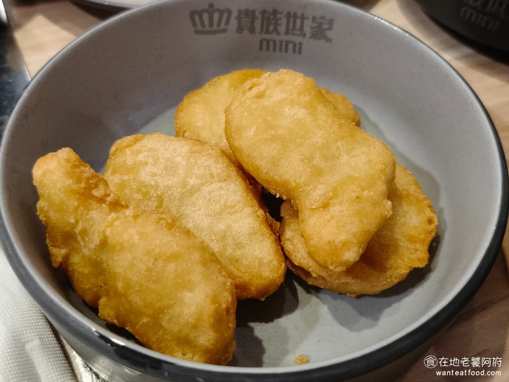 貴族世家mini大安信義店 貴族世家mini大安信義店菜單 貴族世家mini大安信義店推薦 單點的炸雞塊 炸雞塊的表現,是所有炸物裡面最好的,外皮酥脆,裡面的雞肉非常軟嫩 @在地老饕阿府