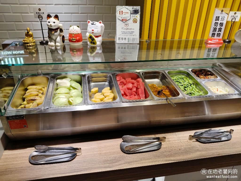 貴族世家mini大安信義店 貴族世家mini大安信義店菜單 貴族世家mini大安信義店推薦 還有提供幾種新鮮水果,包括芭樂、西瓜、香蕉、鳳梨 @在地老饕阿府