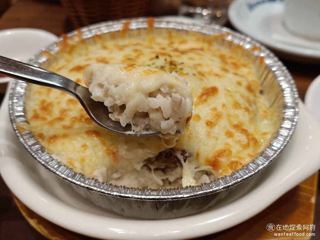 客美多咖啡 komeda's coffee 大直店 komeda‘s 大直店菜單 大直店價格 焗烤飯的奶油味非常香，還吃得到松露的香味。 @在地老饕阿府
