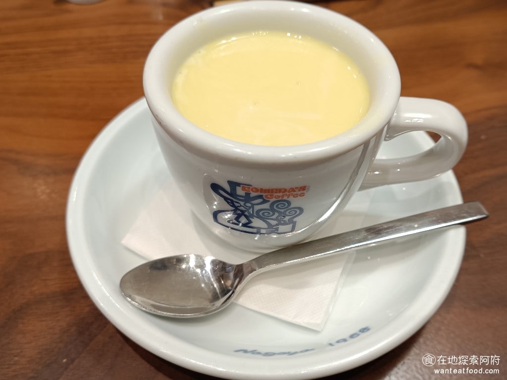 客美多咖啡 komeda's coffee 大直店 komeda‘s 大直店菜單 大直店價格 玉米濃湯 120 元 這個玉米濃湯喝起來有種粉泡的感覺，底部的玉米顆粒給得還蠻多的，不過價格有一點貴，份量也有一點少。 @在地老饕阿府