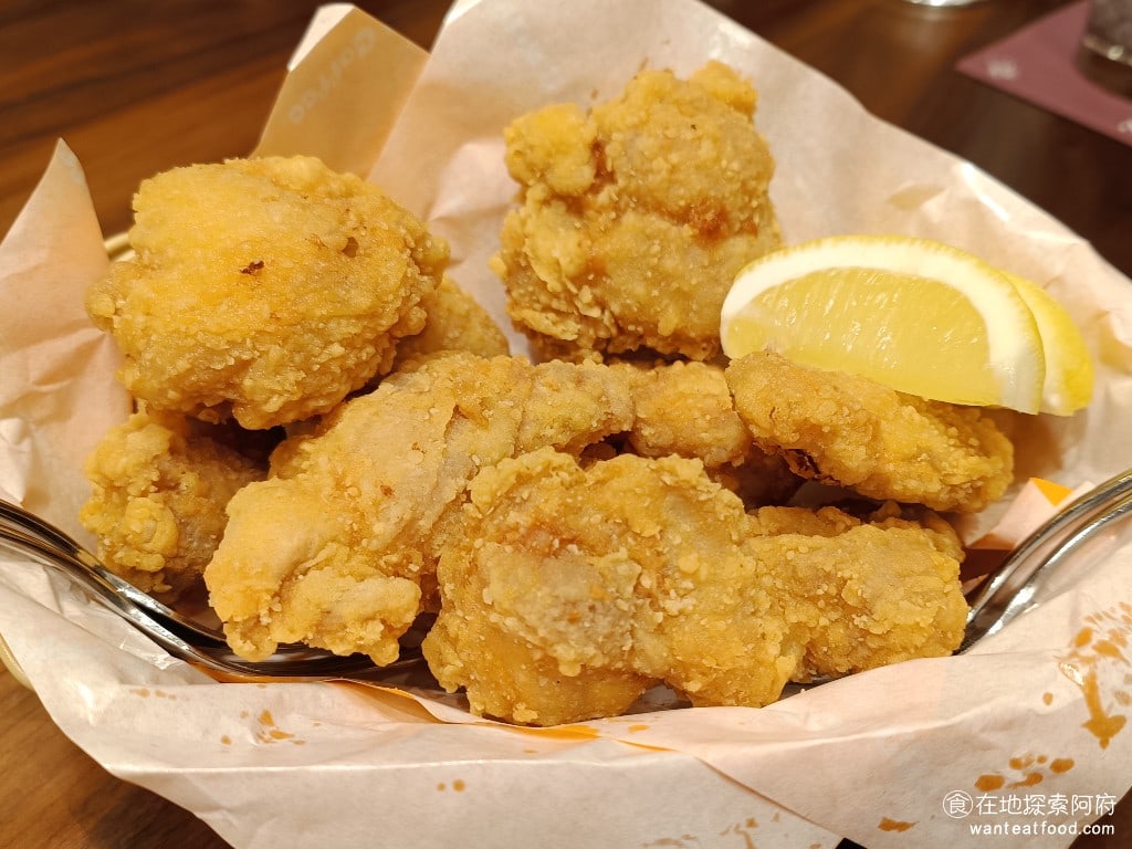 客美多咖啡 komeda's coffee 大直店 komeda‘s 大直店菜單 大直店價格 大份 Komeda 炸雞塊 220 元 這間店的炸雞，我總覺得吃起來和摩斯漢堡的炸雞非常像，不太確定他們是不是採用了同一個供應商的雞肉。 @在地老饕阿府