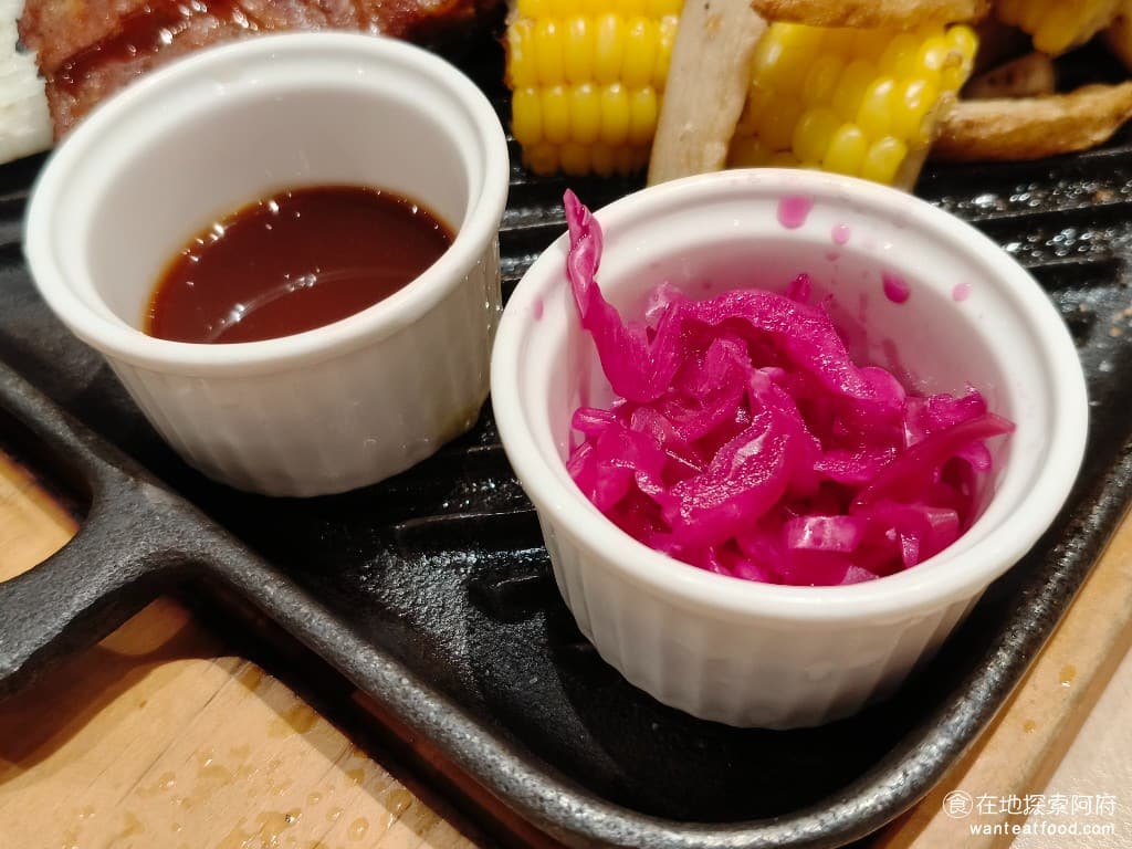 古拉爵 義式屋古拉爵 南港中信店 南港中信店菜單 南港中信店價格 南港區美食 南港美食 旁邊搭配的豬肋排醬,吃起來口味偏甜,都是甜味感覺很單調,和其他美式餐廳的豬肋排比起來,味道也淡了許多。 @在地老饕阿府