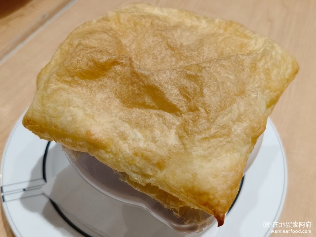 古拉爵 義式屋古拉爵 南港中信店 南港中信店菜單 南港中信店價格 南港區美食 南港美食 牛肝菌酥皮濃湯 菌菇給的很多,滿滿的蕈菇奶油香味,味道很不錯。 @在地老饕阿府
