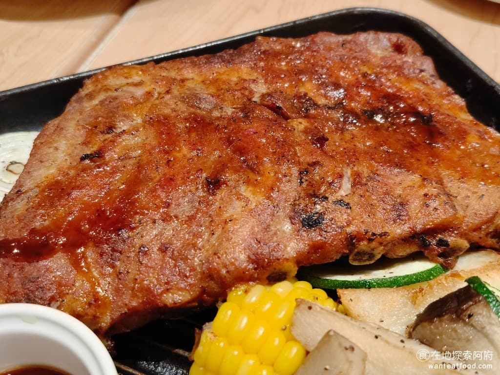 古拉爵 義式屋古拉爵 南港中信店 南港中信店菜單 南港中信店價格 南港區美食 南港美食 豬肋排的味道,吃起來不太行,一點碳烤的香味都沒有,而且肉質吃起來比較偏硬,口感不太好。 @在地老饕阿府