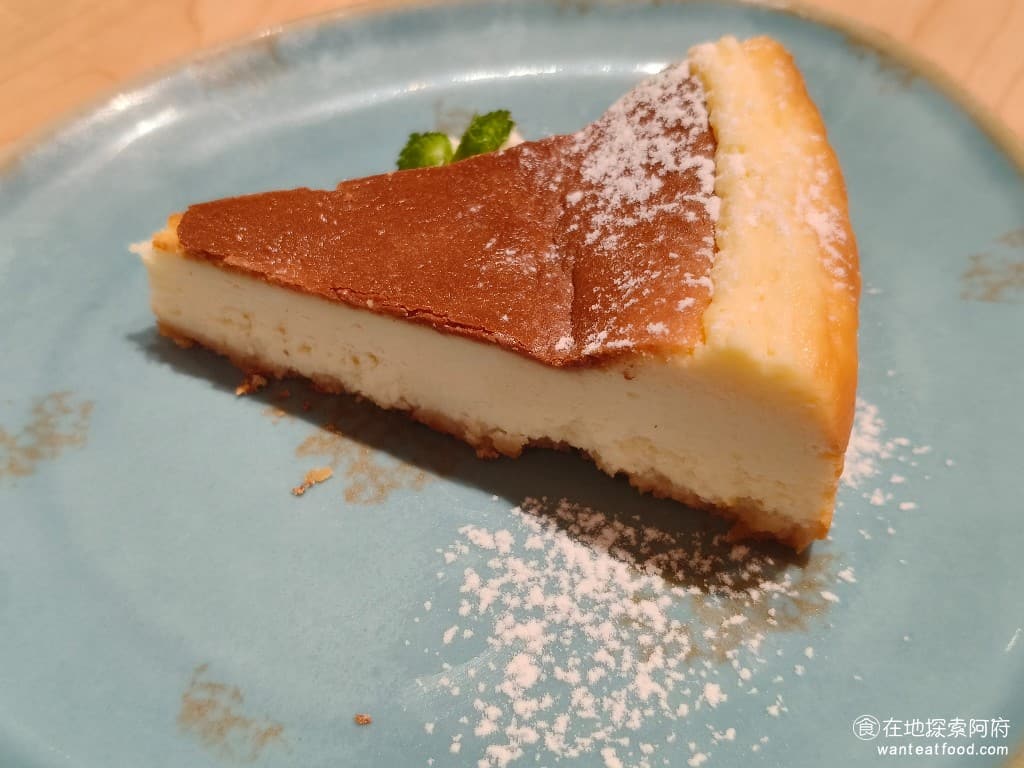 古拉爵 義式屋古拉爵 南港中信店 南港中信店菜單 南港中信店價格 南港區美食 南港美食 乳酪蛋糕 乳酪蛋糕吃起來還蠻好吃的,乳酪的香味非常重,底部的餅乾吃起來非常酥脆,蛋糕口感綿密,入口即化,每口都吃得到濃濃的奶香味。 @在地老饕阿府