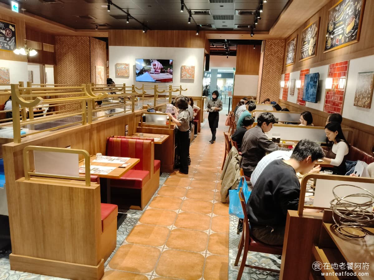 BANCO棒可窯烤PIZZA 自製生麵南港店南港Lalaport 自製生麵南港店南港Lalaport菜單 自製生麵南港店南港Lalaport推薦 南港區美食 點餐時間到 8 點,所以想來吃的話要提早來,因為還可能加上排隊等候的時間,生意很好,並不是來了就能直接入店。 @在地老饕阿府