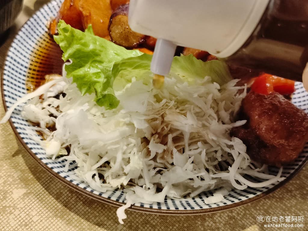 さち福や(幸福家) 內湖店 內湖店菜單 內湖店推薦 內湖區美食 內湖美食 日式料理 日式定食 生菜沙拉還可以加桌上提供的柚子醬,吃起來酸酸甜甜的,非常開胃。 @在地老饕阿府
