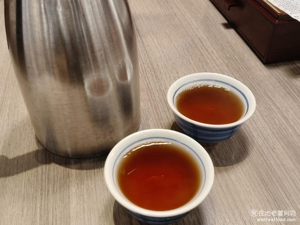 さち福や(幸福家) 內湖店 內湖店菜單 內湖店推薦 內湖區美食 內湖美食 日式料理 日式定食 桌上有提供免費的熱茶,提供的茶是麥茶。 @在地老饕阿府