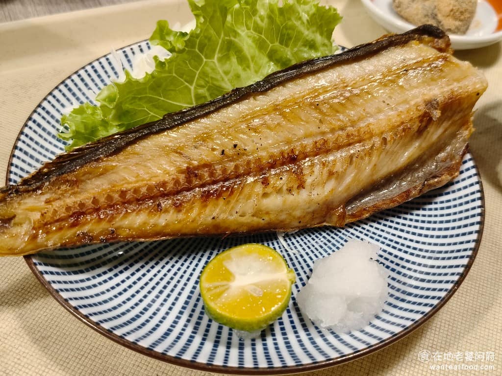 さち福や(幸福家) 內湖店 內湖店菜單 內湖店推薦 內湖區美食 內湖美食 日式料理 日式定食 炭烤花魚定食 整尾花魚經過炭火烤製,外皮烤得焦香酥脆,肉質鮮嫩,魚肉本身就很新鮮,簡單烤過就很好吃。 @在地老饕阿府