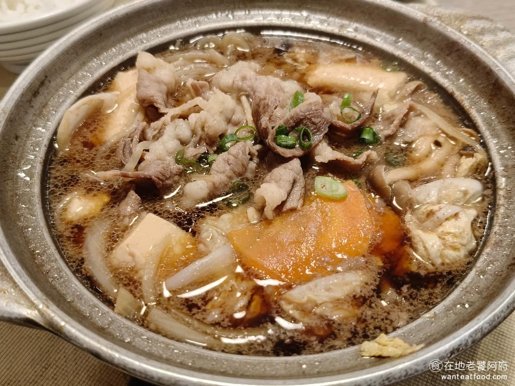 さち福や(幸福家) 內湖店 內湖店菜單 內湖店推薦 內湖區美食 內湖美食 日式料理 日式定食 牛肉壽喜鍋做得非常有水準,壽喜燒湯汁鹹度偏鹹,是非常道地的日本口味。牛肉的肉質也算軟嫩,肥肉的比例也適中,裡面還有豆腐和白菜搭配,吃起來非常豐盛。 @在地老饕阿府