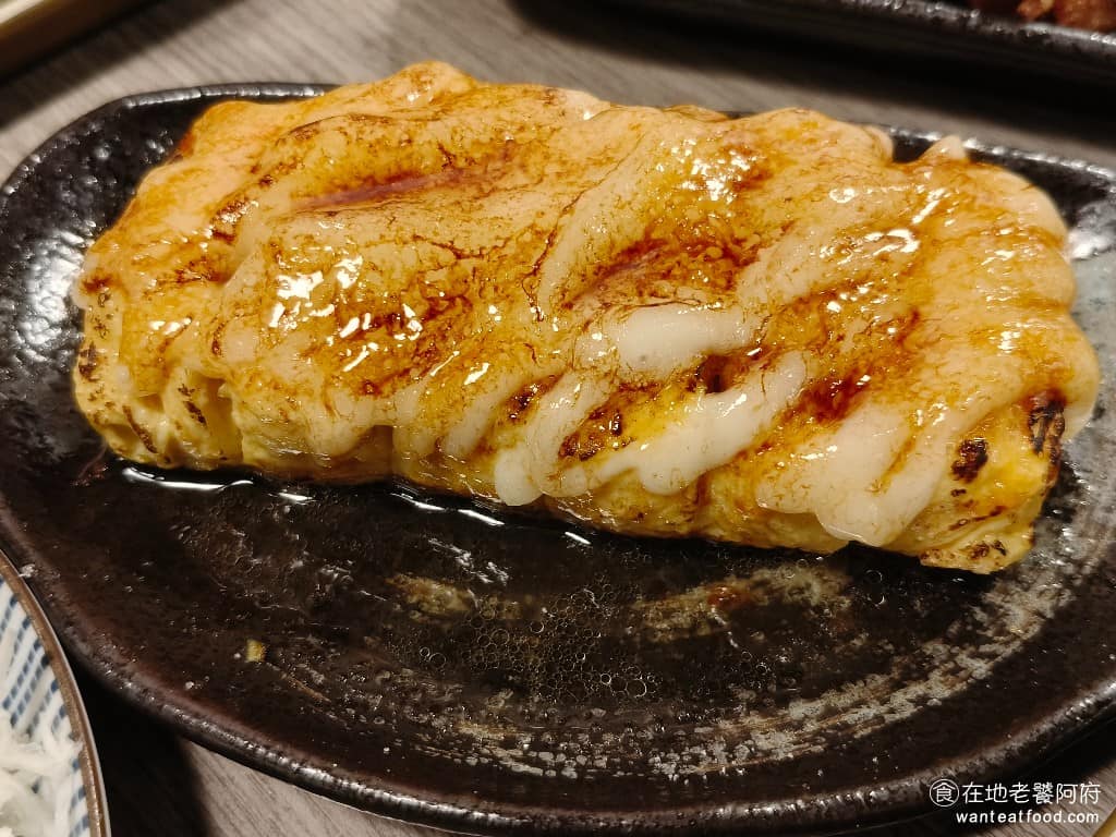 さち福や(幸福家) 內湖店 內湖店菜單 內湖店推薦 內湖區美食 內湖美食 日式料理 日式定食 脆皮焦糖玉子燒 玉子燒做得非常有水準,蛋煎得非常香,上面塗滿了滿滿的美乃滋,經過炙燒後,烤出焦糖的香味。 @在地老饕阿府