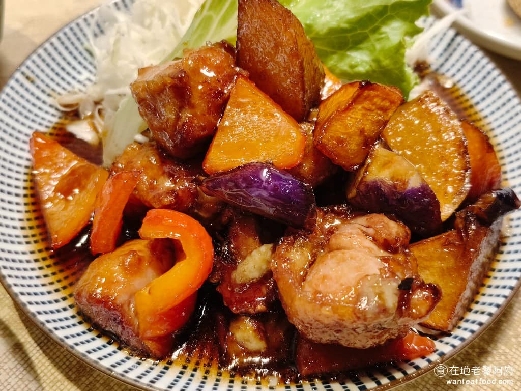 さち福や(幸福家) 內湖店 內湖店菜單 內湖店推薦 內湖區美食 內湖美食 日式料理 日式定食 相較於大戶屋的黑醋雞,個人覺得《幸福家 內湖店》的雞肉,口感有一點太硬了,黑醋醬汁的調味是不錯,唯一的缺點就是外皮炸得偏硬。 @在地老饕阿府