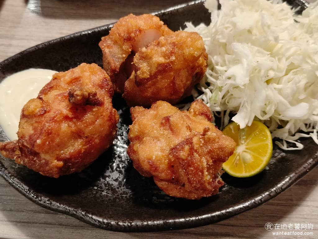 さち福や(幸福家) 內湖店 內湖店菜單 內湖店推薦 內湖區美食 內湖美食 日式料理 日式定食 炸唐揚雞 只要加入LINE會員,就會贈送一份唐揚雞,這唐揚雞超級好吃,外皮酥脆雞肉軟嫩,超級推薦可以拿一份。 @在地老饕阿府