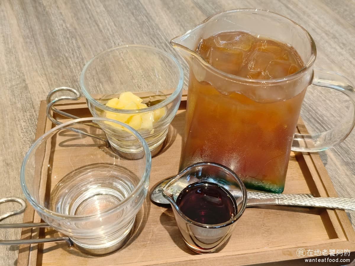 Engolili 英格莉莉統一時代店 英格莉莉統一時代店菜單 英格莉莉統一時代店推薦 信義區美食 鳳梨水果茶 喝起來清爽解膩,鳳梨酸味明顯,配餐很加分,特別是吃了偏重口味的主餐之後,來一杯這個很舒服,開胃效果不錯。 @在地老饕阿府