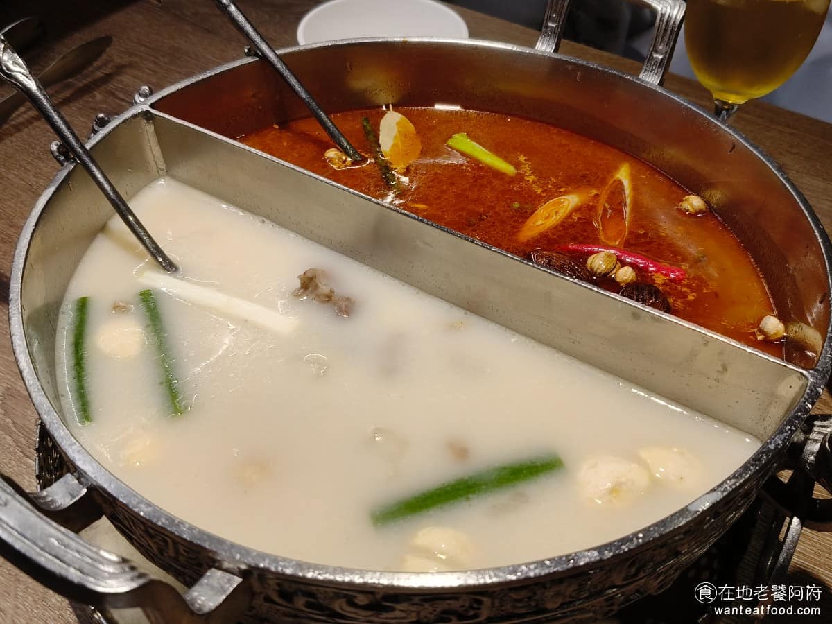 問鼎 皇上吉祥麻辣養生鍋忠孝店 皇上吉祥麻辣養生鍋忠孝店菜單 皇上吉祥麻辣養生鍋忠孝店推薦 湯底共有五種可選,以鴛鴦鍋(宮廷麻辣鍋、每人養生鍋)最受歡迎,其他口味還有 胡椒豬肚雞鍋、花膠干貝老火鍋、養心蔬菜鍋。 @在地老饕阿府