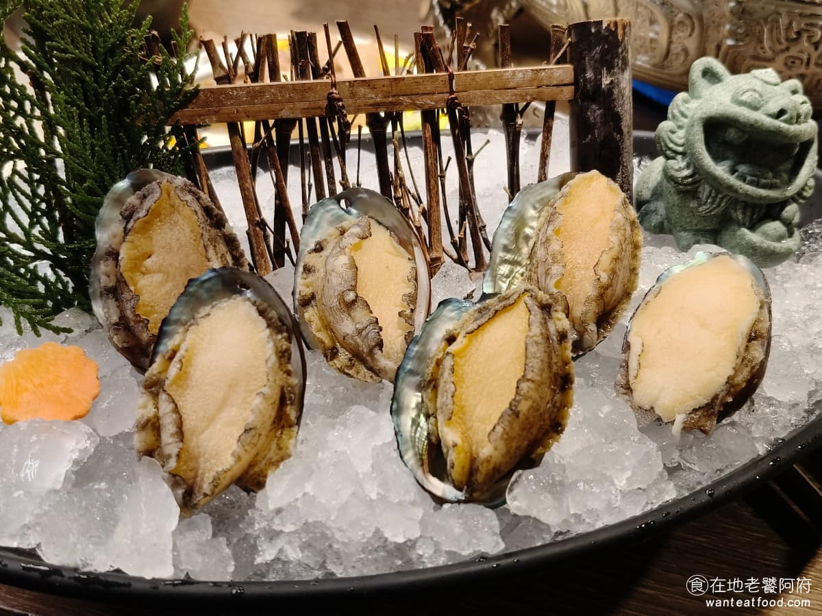 問鼎 皇上吉祥麻辣養生鍋忠孝店 皇上吉祥麻辣養生鍋忠孝店菜單 皇上吉祥麻辣養生鍋忠孝店推薦 鮑魚 吃起來非常新鮮,品質非常好,口感Q彈,有嚼勁。 @在地老饕阿府