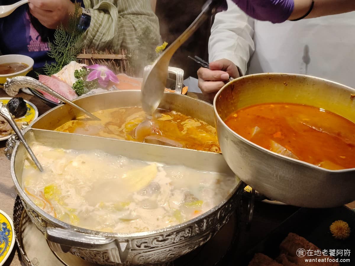 問鼎 皇上吉祥麻辣養生鍋忠孝店 皇上吉祥麻辣養生鍋忠孝店菜單 皇上吉祥麻辣養生鍋忠孝店推薦 和鼎王麻辣鍋一樣,如果鴨血和豆腐吃完了,都可以請服務生來幫你續。 @在地老饕阿府