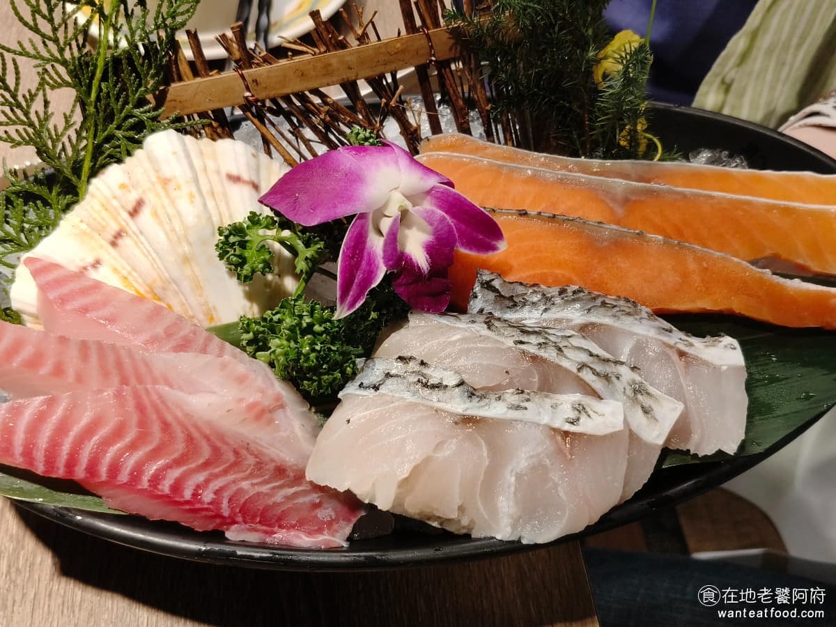 問鼎 皇上吉祥麻辣養生鍋忠孝店 皇上吉祥麻辣養生鍋忠孝店菜單 皇上吉祥麻辣養生鍋忠孝店推薦 魚片拼盤 魚片吃起來新鮮,魚肉軟嫩,切的不會太厚,好入口 @在地老饕阿府