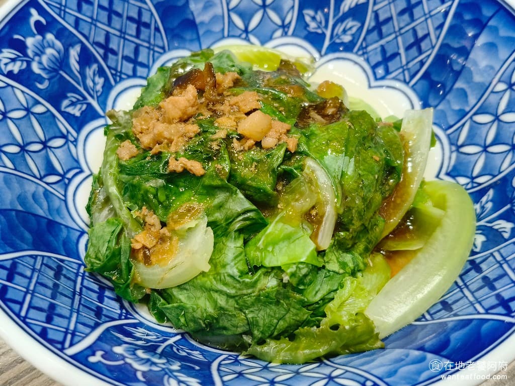 牛肉麵．雞湯 牛肉麵．雞湯菜單 牛肉麵．雞湯價格 大安區美食 大安美食 忠孝敦化美食 燙青菜 上面淋上了和滷味一樣的蒜蓉醬油膏，醬油膏的味道不會很鹹，非常的溫和，整體吃起來非常舒服。 @在地老饕阿府