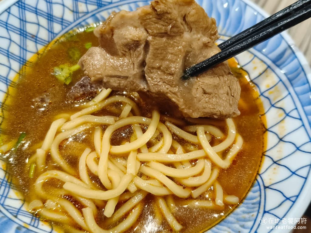 牛肉麵．雞湯 牛肉麵．雞湯菜單 牛肉麵．雞湯價格 大安區美食 大安美食 忠孝敦化美食 牛肉有牛腱和牛筋兩種部位，肉質處理得非常好，吃起來口感很軟，也煮得非常入味。牛筋吃起來入口即化，不會過爛。 @在地老饕阿府