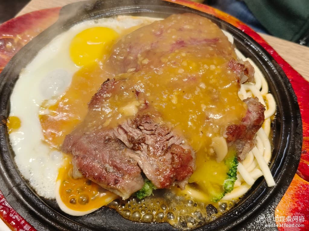 新牛屋(牛一牛)厚切牛排-內湖店 牛一牛厚切牛排-內湖店 內湖美食 美式料理 霜降沙朗牛排 霜降沙朗牛排,肉質吃起來會比較有嚼勁,而且還會感覺比較厚實,喜歡大口吃肉的人,可以點這一個。 @在地老饕阿府