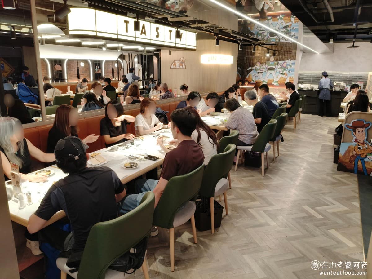 西堤牛排台北光復南店 西堤牛排台北光復南店菜單 西堤牛排台北光復南店推薦 大安區美食 大安美食 店內用餐尖峰時段人潮較多,翻桌速度也比較快,如果想要悠閒一點用餐,建議避開假日中午,跟晚上的尖峰時間。 @在地老饕阿府