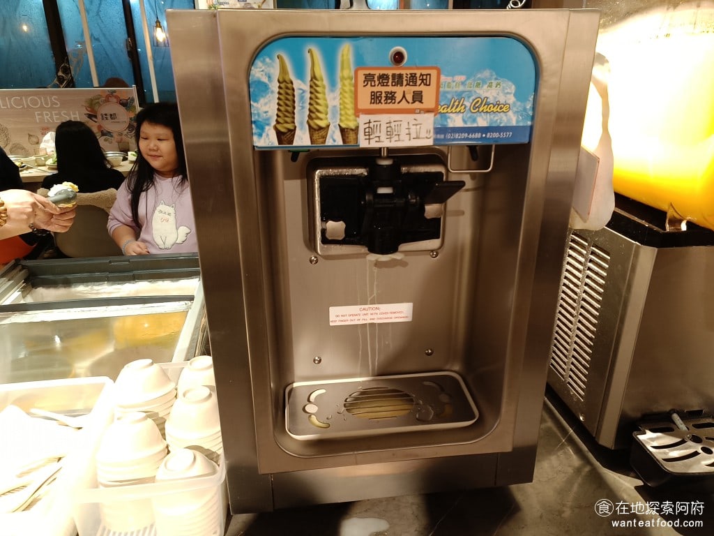錢都日式涮涮鍋-市民大道店 CHIEN TU HOT POT 大安區美食 國父紀念館美食 鍋物料理 有吃到飽的霜淇淋是乖乖聯名口味的。 @在地老饕阿府