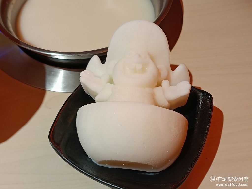 錢都日式涮涮鍋-市民大道店 CHIEN TU HOT POT 大安區美食 國父紀念館美食 鍋物料理 這個牛奶鍋味道還不錯,蠻推薦的。吃起來非常香,滿滿的椰子牛奶。不過要注意,記得要常加湯,不然會讓口味越來越重。 @在地老饕阿府