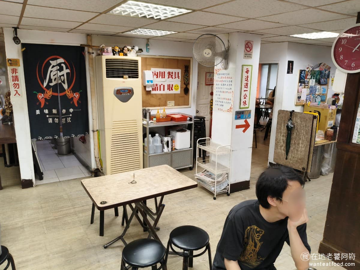 建忠牛肉麵 建忠牛肉麵菜單 建忠牛肉麵推薦 信義區美食 信義美食 整體環境清潔，冷氣開得很涼爽，以老店來說，環境算乾淨，維持得不錯。 @在地老饕阿府