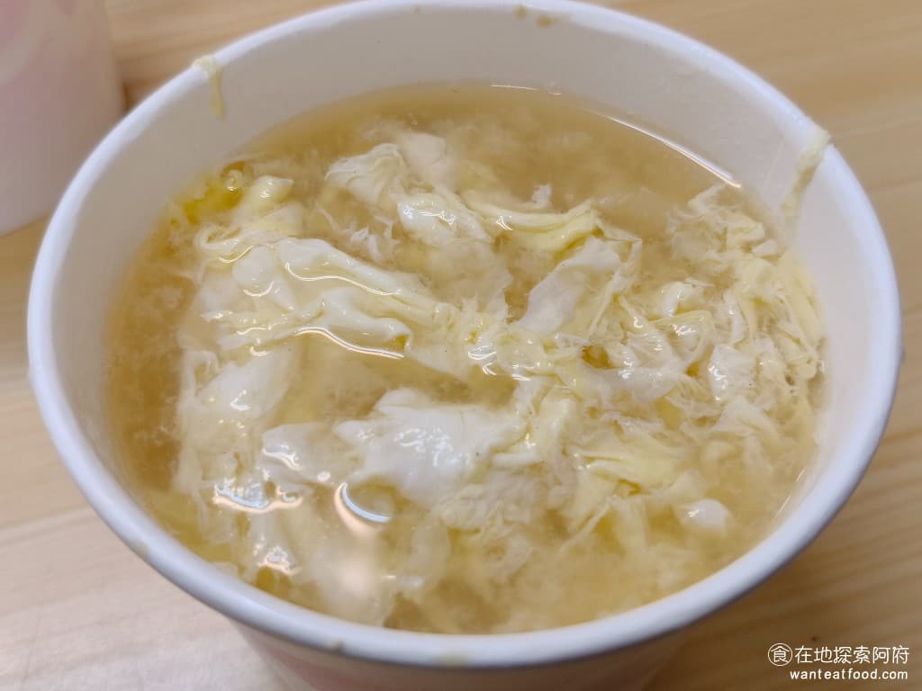 好朋友涼麵 好朋友涼麵菜單 好朋友涼麵價格 士林區美食 士林美食 台灣小吃 涼麵 味噌湯 味噌湯加蛋 如果想要喝起來的口感更豐富,推薦直接點加蛋的味噌湯,蛋花呈現半熟狀態,喝起來非常的滑嫩順口。 @在地老饕阿府