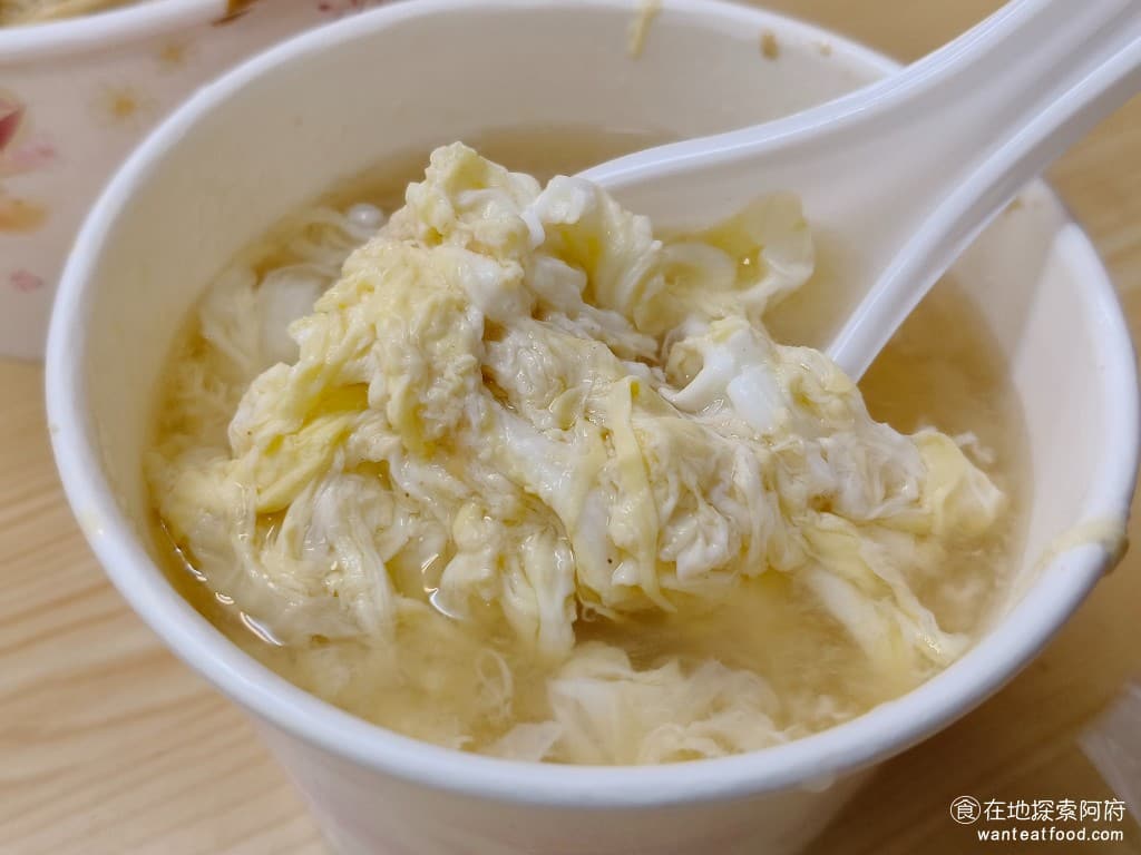 好朋友涼麵 好朋友涼麵菜單 好朋友涼麵價格 士林區美食 士林美食 台灣小吃 涼麵 味噌湯 蛋花的份量給的還蠻多的,而且蛋花的加入讓整碗湯變得更相濃,濃郁的柴魚湯底,再加上淡化的香味,整碗喝起來非常有飽足感。 @在地老饕阿府