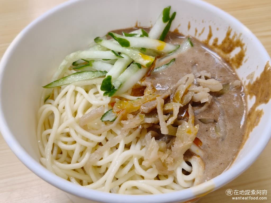 好朋友涼麵 好朋友涼麵菜單 好朋友涼麵價格 士林區美食 士林美食 台灣小吃 涼麵 味噌湯 涼麵小碗加辣 我們特地點了一盤加辣的涼麵,如果怕辣的人千萬不要點,因為還蠻辣的,辣度大概在小辣以上,而且這一種辣還帶有麻,後勁蠻強的。吃完快被辣死。 @在地老饕阿府