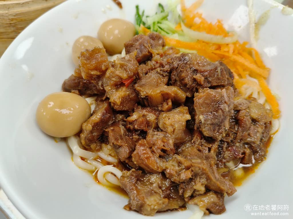 江家牛肉麵永和豆漿(光復店) 江家牛肉麵永和豆漿(光復店)菜單 江家牛肉麵永和豆漿(光復店)推薦 大安區美食 牛角乾拌麵 相比於牛肉麵,這個乾拌麵就比較普通一點了,乾麵比較吃不到豆瓣的香味,醬也沒什麼特別的調味。 @在地老饕阿府