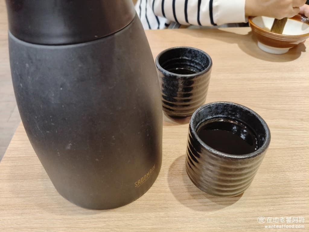富士豬排 とんかつ富士熟成豬排小巨蛋店 とんかつ富士熟成豬排小巨蛋店菜單 桌上有提供免費的冰麥茶,搭配豬排正好可以解膩。 @在地老饕阿府