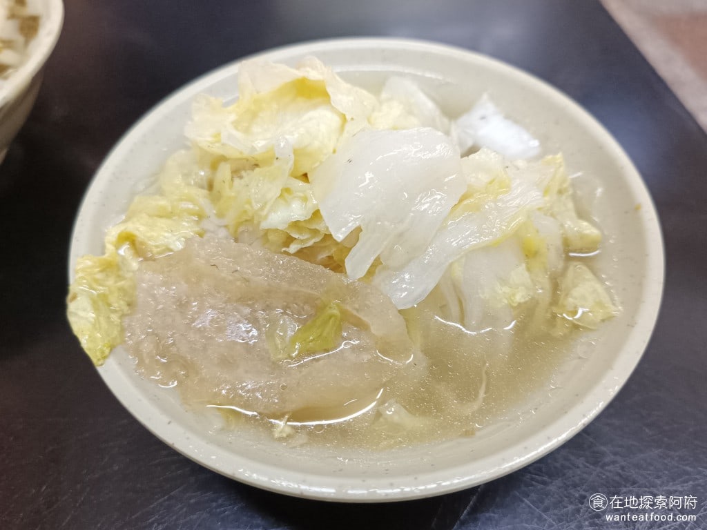今大魯肉飯 今大滷肉飯 三重美食 菜寮美食 台式料理 白菜 吳郭魚 苦瓜排骨湯 香菇排骨湯 魯白菜 價格是 35 元,這個吃起來比較不油,剛好可以緩解魯肉飯的油膩感,必點之一 @在地老饕阿府