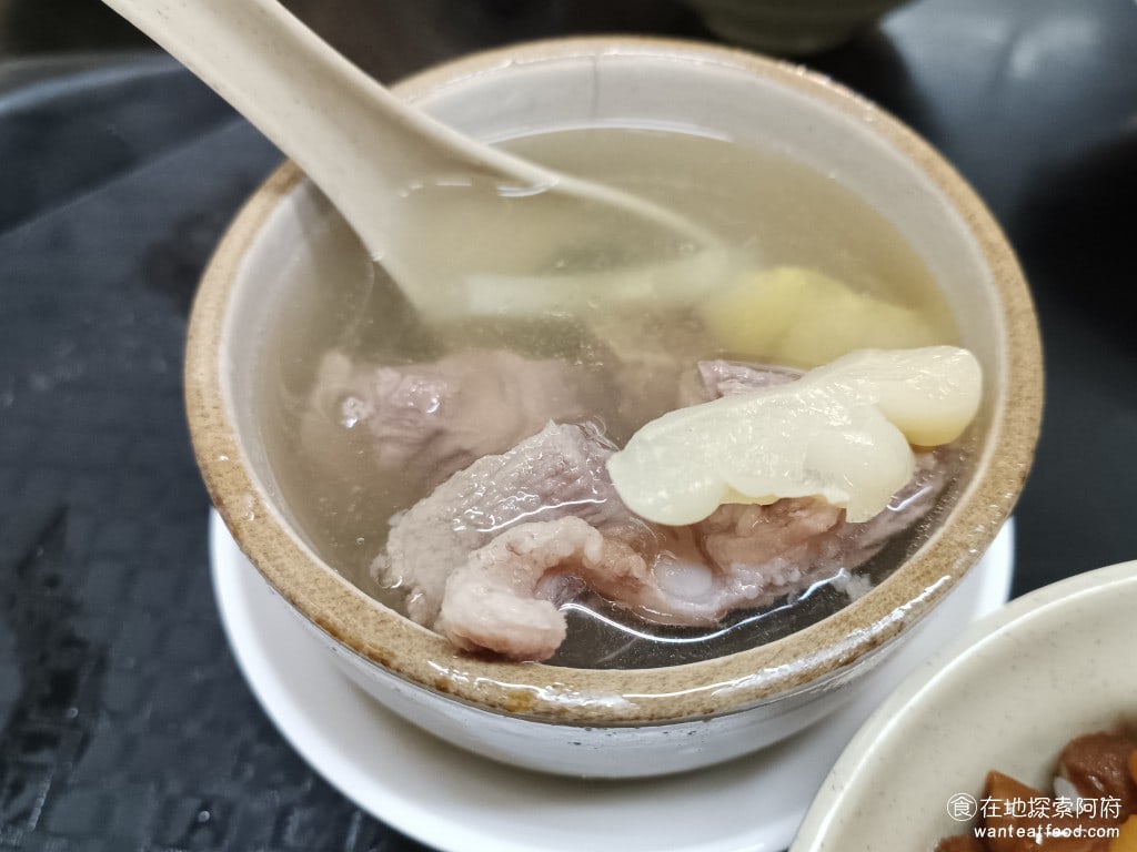 今大魯肉飯 今大滷肉飯 三重美食 菜寮美食 台式料理 白菜 吳郭魚 苦瓜排骨湯 香菇排骨湯 苦瓜排骨湯 和香菇排骨湯一樣,味道也是一樣很棒,因為排骨的湯底是一樣的, @在地老饕阿府