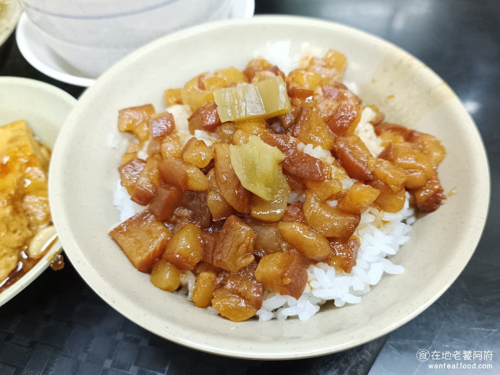 今大魯肉飯 今大滷肉飯 三重美食 菜寮美食 台式料理 白菜 吳郭魚 苦瓜排骨湯 香菇排骨湯