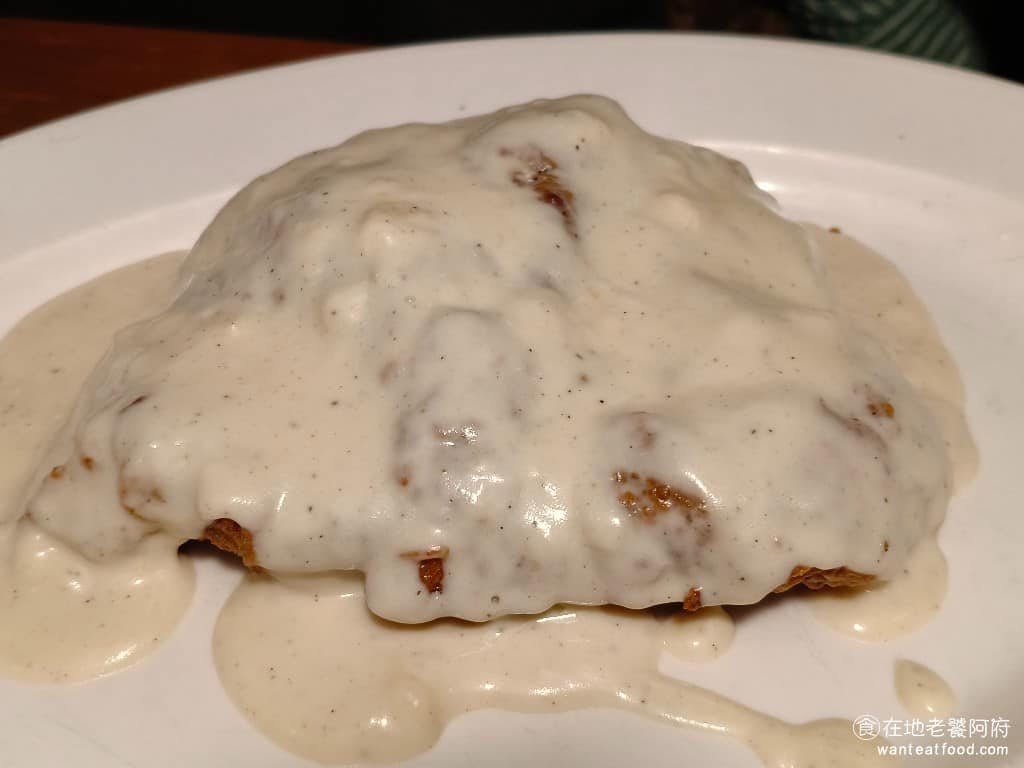 Texas Roadhouse 德州鮮切牛排民生店 德州鮮切牛排民生店菜單 炸牛排 這是菜單上比較特別的一道,牛排裹粉下去油炸,有半邊外皮炸得相當酥脆,吃起來很有層次感。 @在地老饕阿府