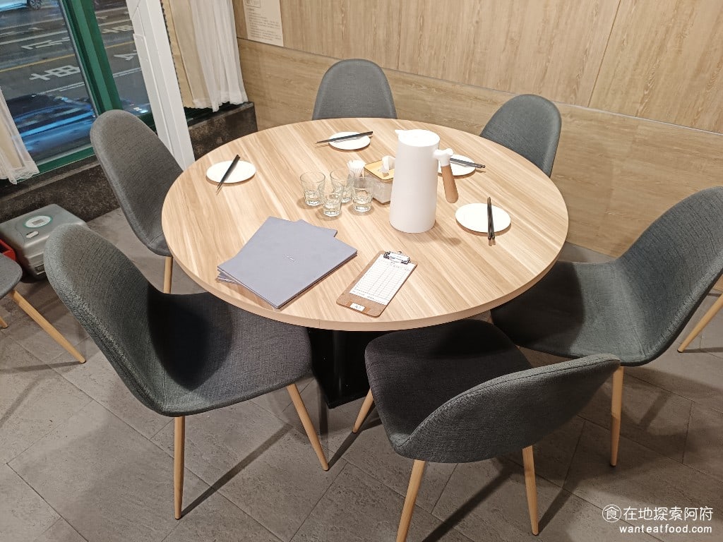 花娘小館南京店 花娘小館南京店菜單 花娘小館南京店價格 松山區美食 松山美食 中式料理 川菜 熱炒 每次來店員都安排我們坐最裡面的圓桌,連續三次,感覺這裡都快變成我們的專屬座位了 XD。 @在地老饕阿府