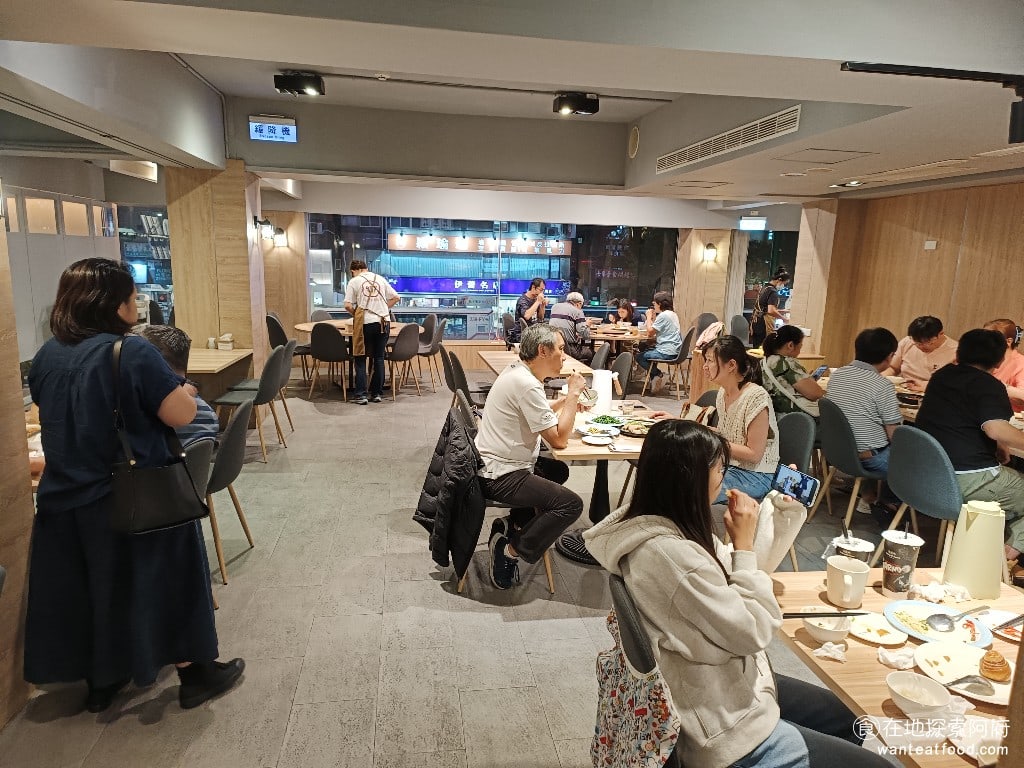 花娘小館南京店 花娘小館南京店菜單 花娘小館南京店價格 松山區美食 松山美食 中式料理 川菜 熱炒 新開幕的《花娘小館南京店》,用餐環境比創始店大了很多,整體空間規劃得非常舒適,店內燈火通明,座位也安排得很合理,不會太擁擠。 @在地老饕阿府